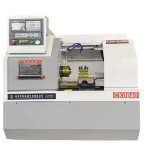 Nhà máy chất lượng tốt trực tiếp 220 Volt CNC Gang Type Máy tiện Ck0640 Okuma CNC Lathe